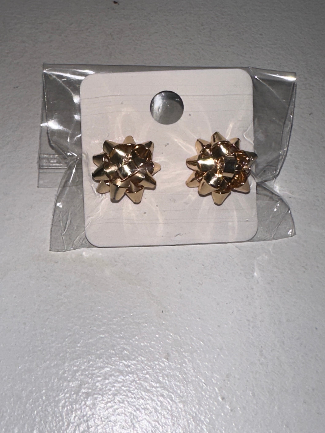 Gold bow earrings